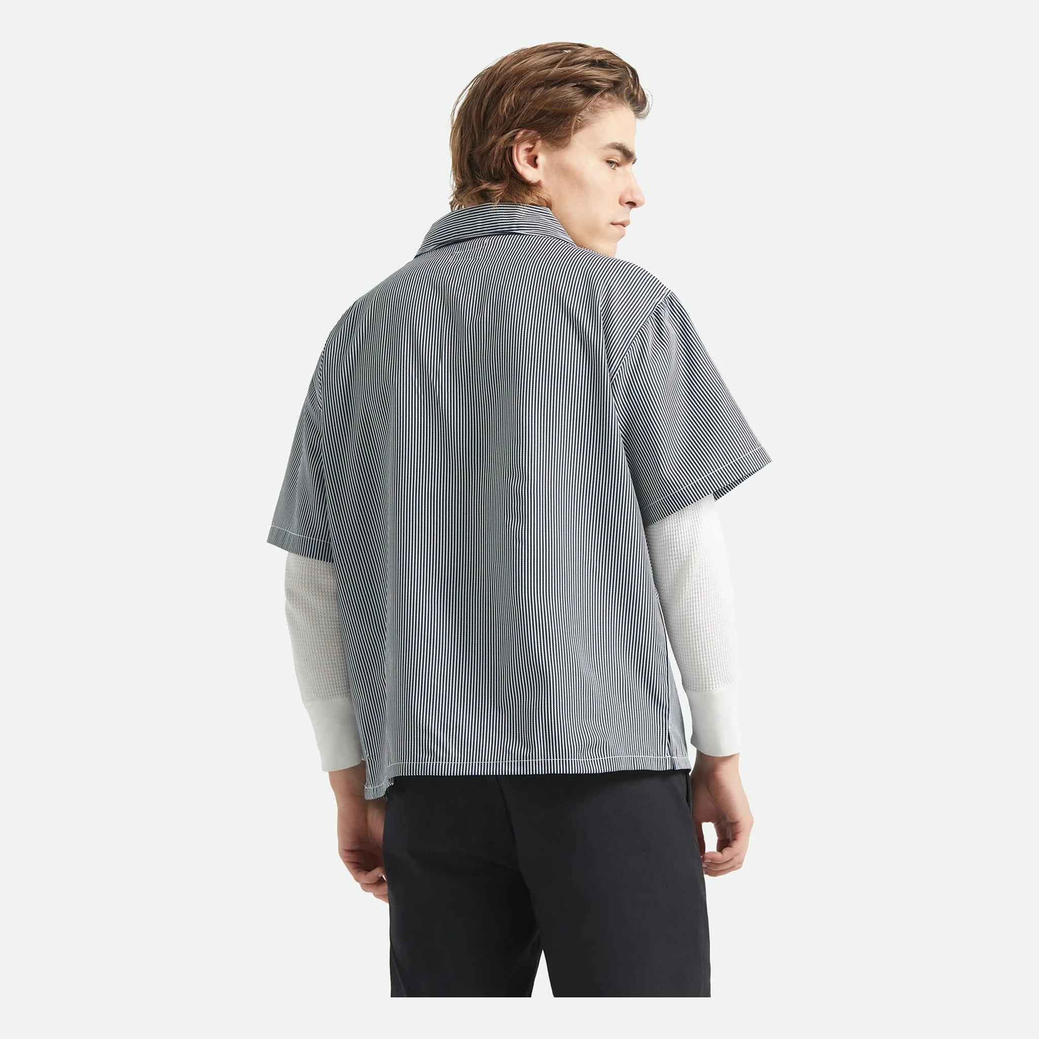 Person wearing Journey LW SS Woven Navy/white Stripe S/S Woven S/S Woven, Neutral studio setting with white background,